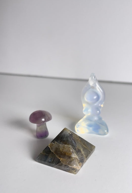 Labradorite Pocket Pyramid